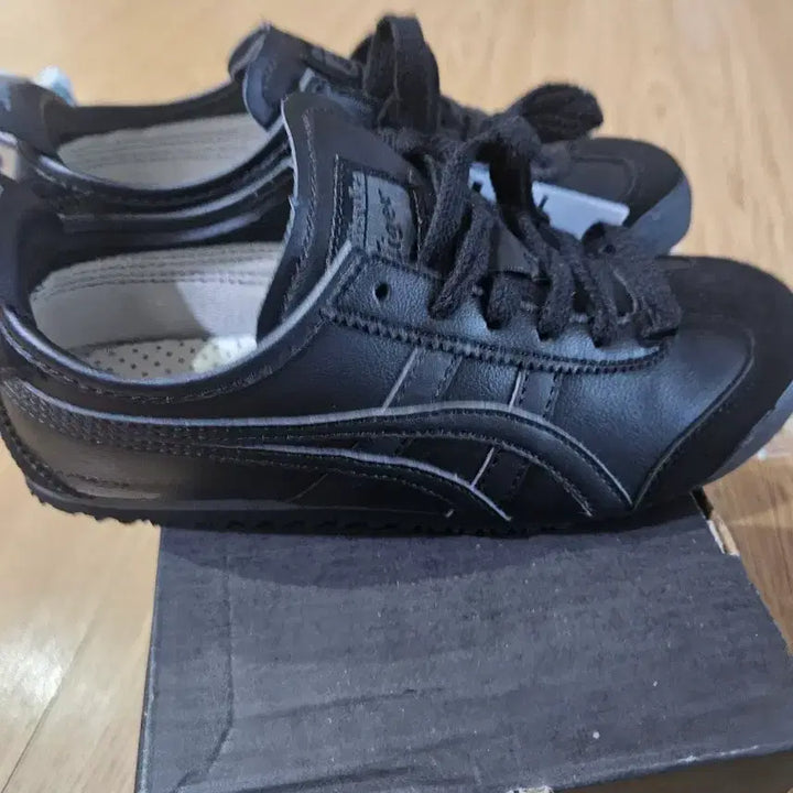 [SOLD OUT] 오니츠카타이거 멕시코66 블랙 운동화
