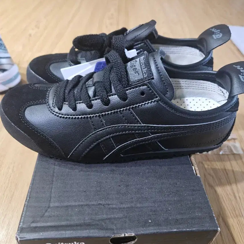[SOLD OUT] 오니츠카타이거 멕시코66 블랙 운동화
