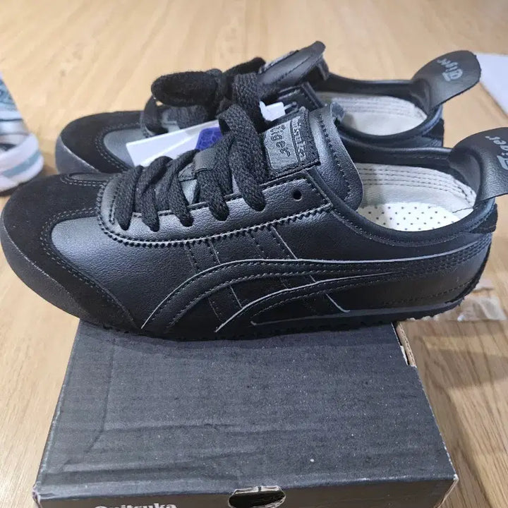[SOLD OUT] 오니츠카타이거 멕시코66 블랙 운동화