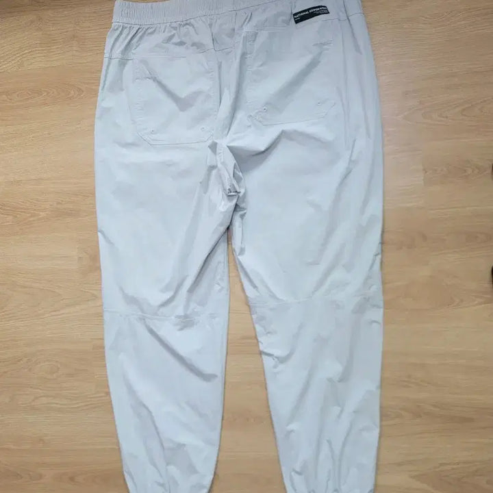 [SOLD OUT] 내셔널지오그래픽  경량 우븐 조거 팬츠  91