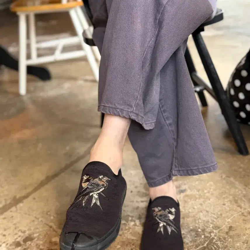 [BUNJANG] Glam.D Swallow Jacquard Slip-On Sneakers / 글램디 제비 쟈가드 슬립온