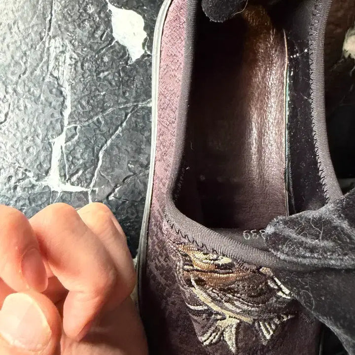 [BUNJANG] Glam.D Swallow Jacquard Slip-On Sneakers / 글램디 제비 쟈가드 슬립온