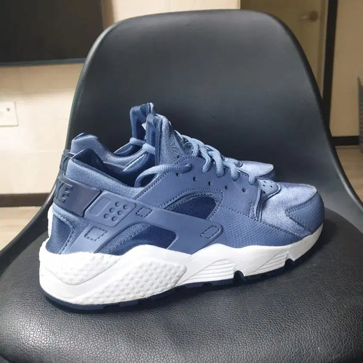 [BUNJANG] Nike Huarache Blue/White Sneakers / 나이키 허라취 운동화 블루/화이트(240)