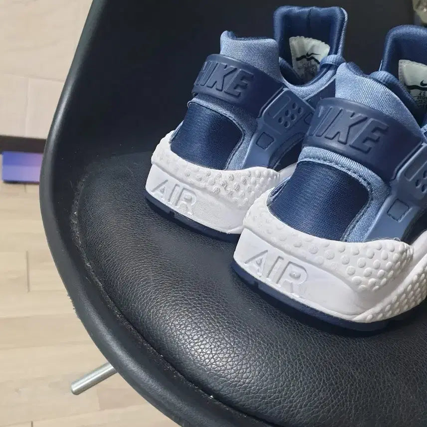 [BUNJANG] Nike Huarache Blue/White Sneakers / 나이키 허라취 운동화 블루/화이트(240)