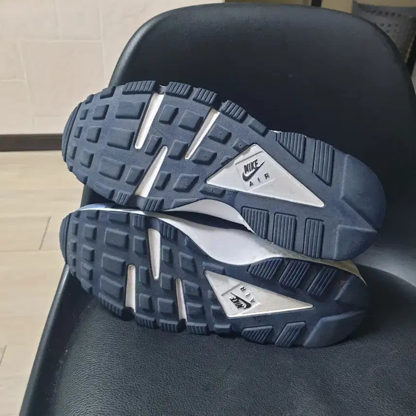 [BUNJANG] Nike Huarache Blue/White Sneakers / 나이키 허라취 운동화 블루/화이트(240)