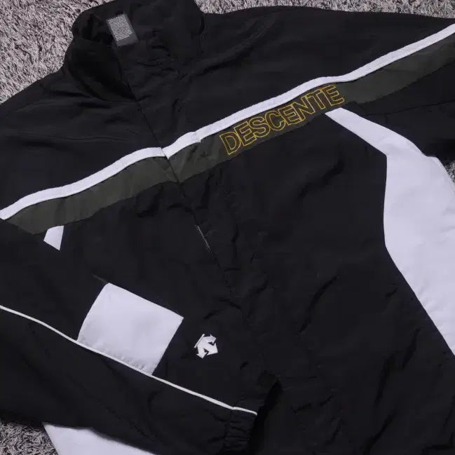 [SOLD OUT] 데상트 (DESCENTE) 바람막이 100-105