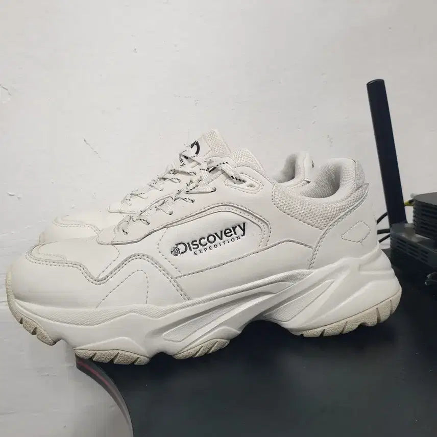 [BUNJANG] Discovery Expedition Sneakers White 245 / 디스커버리 익스페디션 운동화 흰색 245
