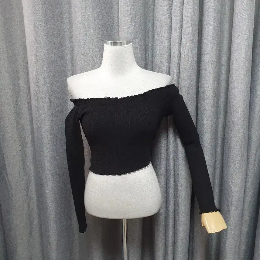 [BUNJANG] Black Off-Shoulder T-Shirt / 블랙 오프숄더 티셔츠
