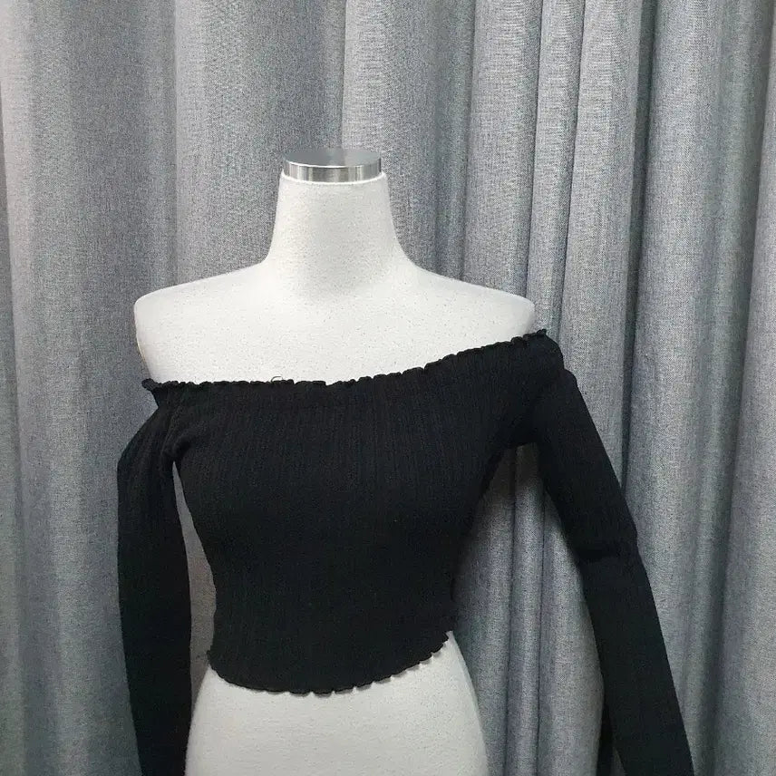 [BUNJANG] Black Off-Shoulder T-Shirt / 블랙 오프숄더 티셔츠