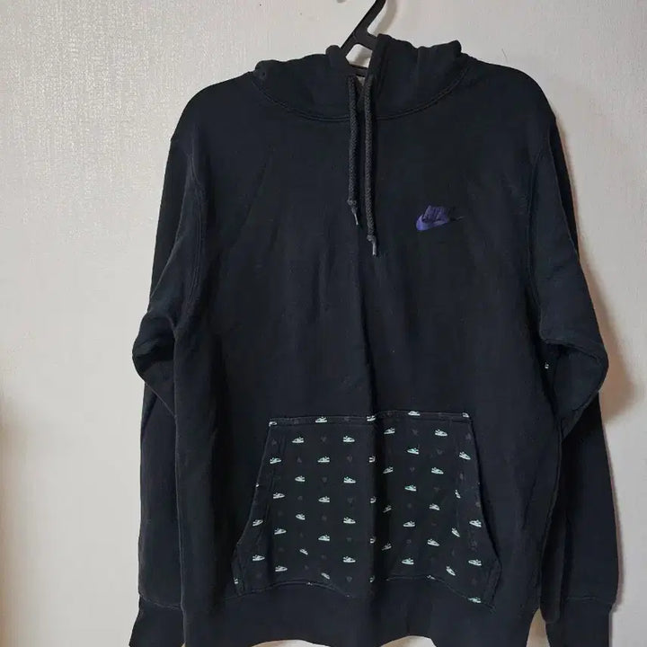 [BUNJANG] Nike Black Hoodie Heart Pattern S / 나이키 검정 후드티 신발 하트 패턴 S