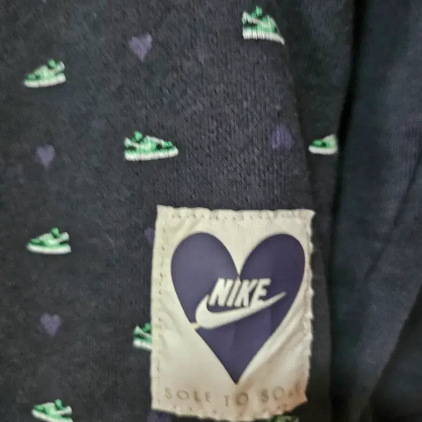 [BUNJANG] Nike Black Hoodie Heart Pattern S / 나이키 검정 후드티 신발 하트 패턴 S