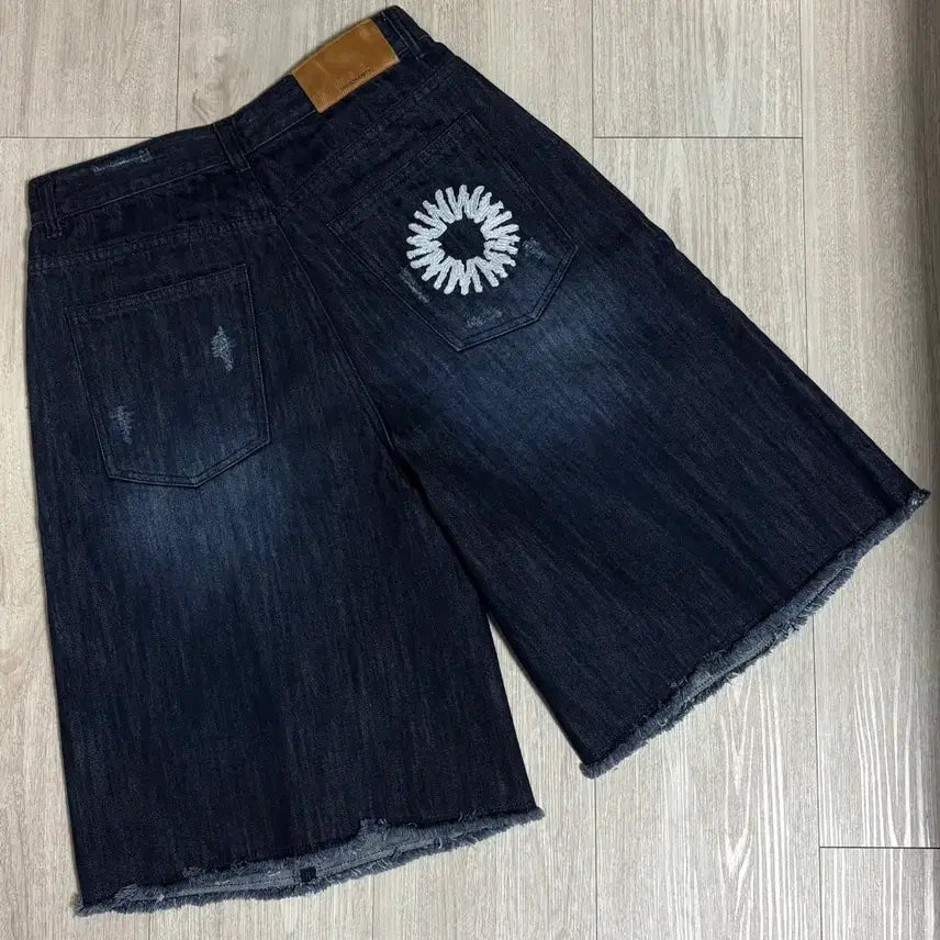 [BUNJANG] 999 Humanity Cutting Edge Denim Bermuda Shorts Indigo / [2]999휴머니티 컷팅 엣지 데님 버뮤다 팬츠 인디고