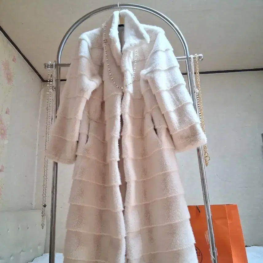 [BUNJANG] Ivory Mink Fur Long Coat / 아이보리 밍크 퍼 롱 코트