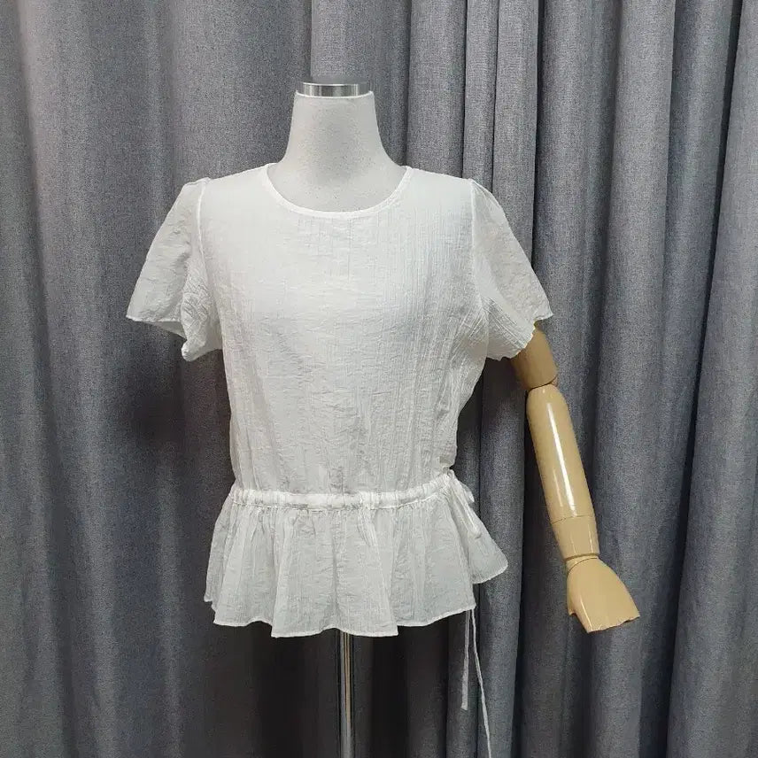 [SOLD OUT] 끈디테일 화이트 블라우스