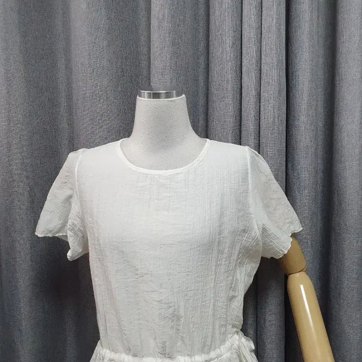 [SOLD OUT] 끈디테일 화이트 블라우스