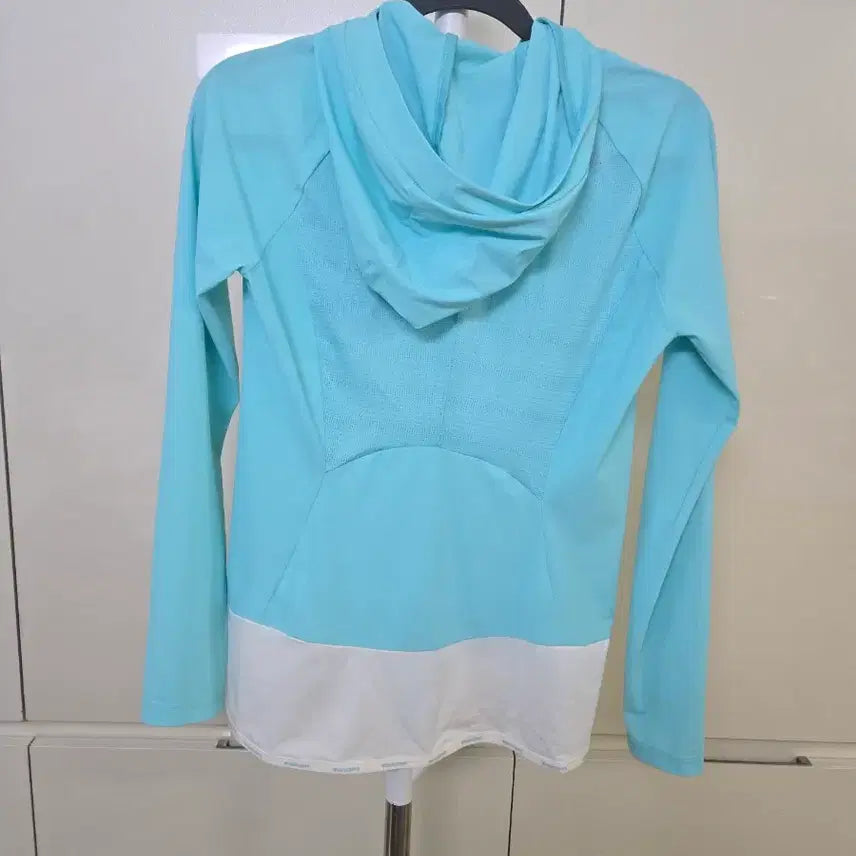 [SOLD OUT] 데상트 여성 바람막이 자켓 민트 S