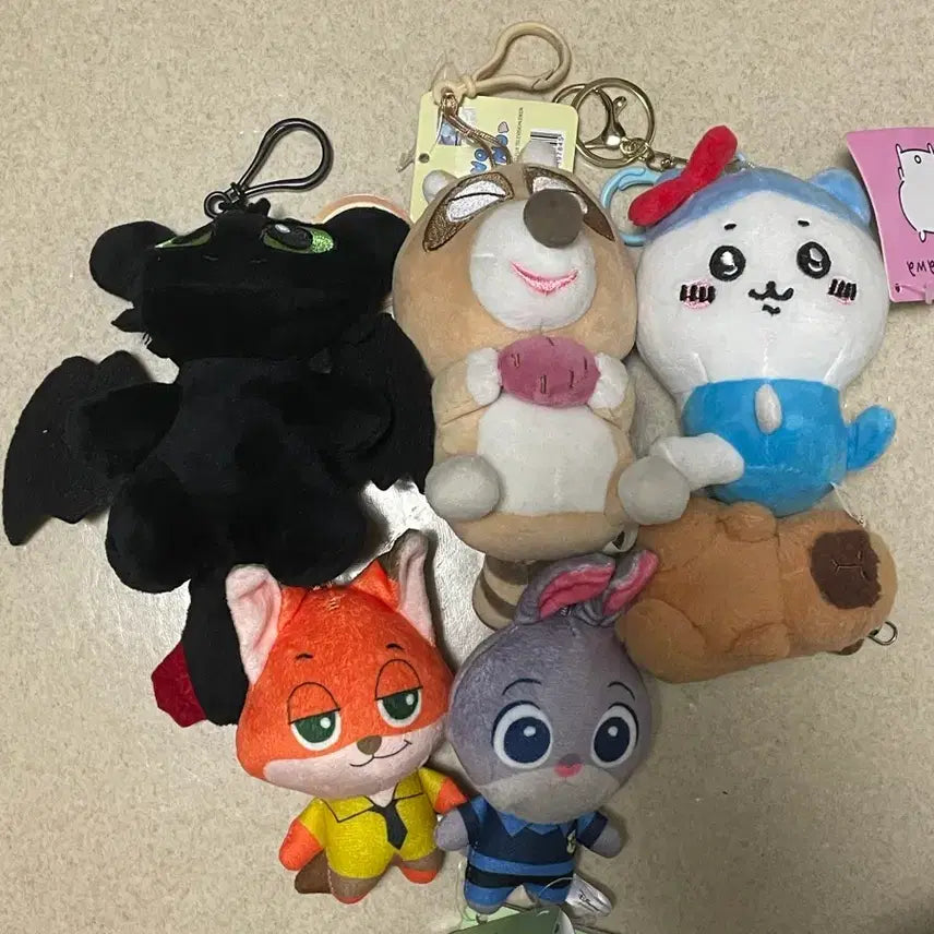 [SOLD OUT] 인형 키링 모음 (주토피아 하치와레 너부리 투슬리스 카피바라