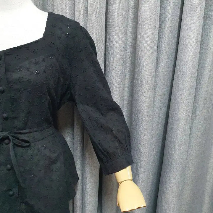 [SOLD OUT] L펀칭자수 하트넥 블라우스