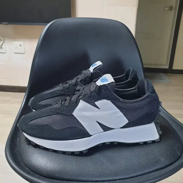[BUNJANG] New Balance 327 Black Sneakers 250 / 뉴발란스 327 블랙 스니커즈 250
