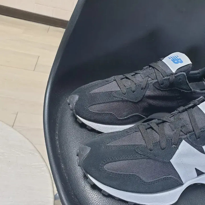 [BUNJANG] New Balance 327 Black Sneakers 250 / 뉴발란스 327 블랙 스니커즈 250