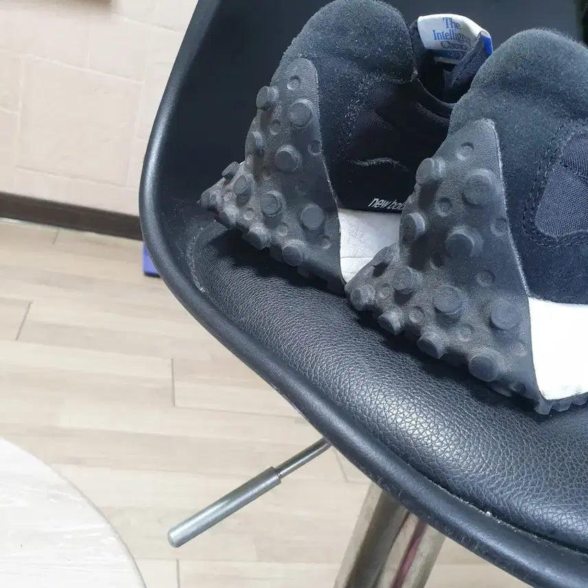 [BUNJANG] New Balance 327 Black Sneakers 250 / 뉴발란스 327 블랙 스니커즈 250