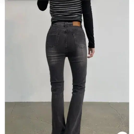 [BUNJANG] High-Waist Black Semi-Bootcut Jeans / 하이웨스트 세미 부츠컷 청바지 흑청