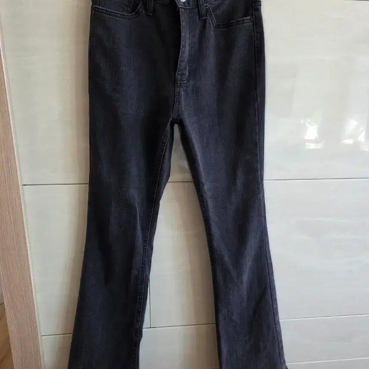 [BUNJANG] High-Waist Black Semi-Bootcut Jeans / 하이웨스트 세미 부츠컷 청바지 흑청