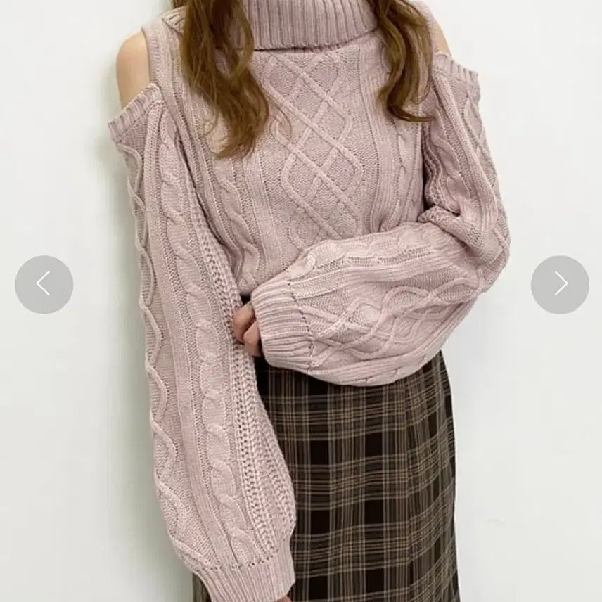 [BUNJANG] Ingni Pink Cable Knit Sweater with Shoulder Cutouts / 어깨트임 케이블 니트 핑크 머플러 연보라 잉그니 양산형 니트