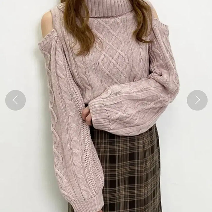 [BUNJANG] Ingni Pink Cable Knit Sweater with Shoulder Cutouts / 어깨트임 케이블 니트 핑크 머플러 연보라 잉그니 양산형 니트