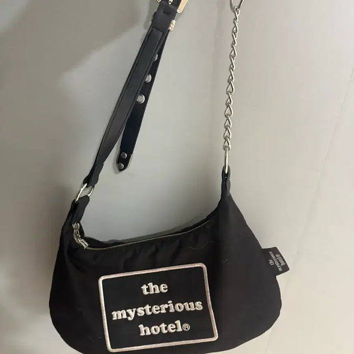 [BUNJANG] The Mysterious Hotel Shoulder Bag / 더미스테리어스호텔 가방