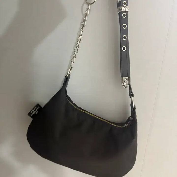 [BUNJANG] The Mysterious Hotel Shoulder Bag / 더미스테리어스호텔 가방