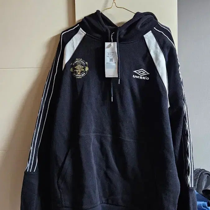 [BUNJANG] Umbro Black Hoodie Emblem Uniform / 엄브로 블랙 후드티 유니폼 앰블럼