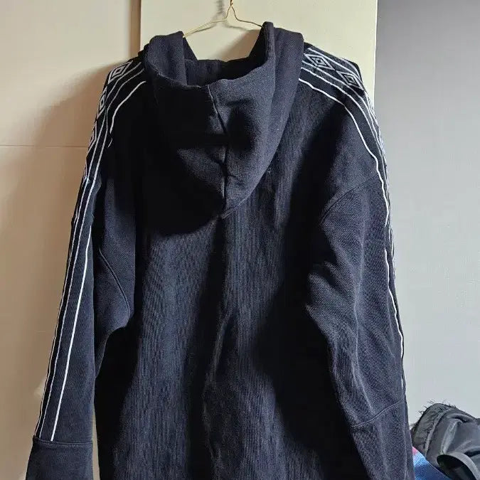 [BUNJANG] Umbro Black Hoodie Emblem Uniform / 엄브로 블랙 후드티 유니폼 앰블럼