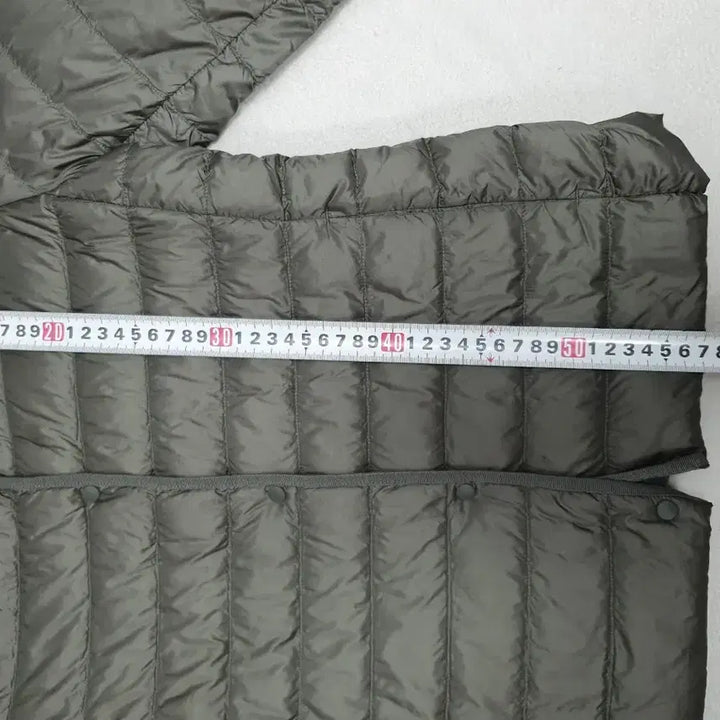[BUNJANG] Uniqlo U Round Neck Down Jacket Khaki M / 유니클로 경량 패딩 u라운드넥 다운 자켓 카키 m