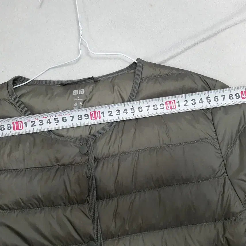 [BUNJANG] Uniqlo U Round Neck Down Jacket Khaki M / 유니클로 경량 패딩 u라운드넥 다운 자켓 카키 m