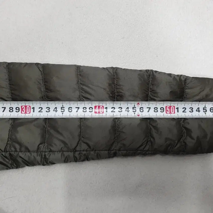 [BUNJANG] Uniqlo U Round Neck Down Jacket Khaki M / 유니클로 경량 패딩 u라운드넥 다운 자켓 카키 m