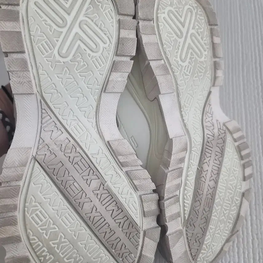 [BUNJANG] Xexymix White Ugly Sneakers / 젝시믹스 화이트 어글리 운동화