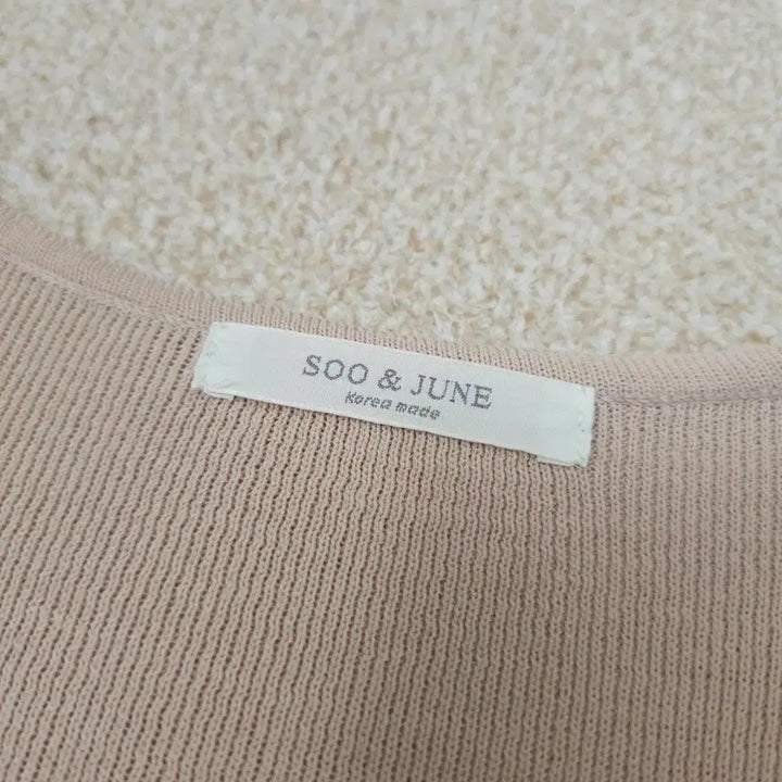 [BUNJANG] SOO&amp;JUNE V-neck Short Sleeve Knit Top / (F)SOO&amp;JUNE 여성 브이넥 반팔 니트 핑크베이지