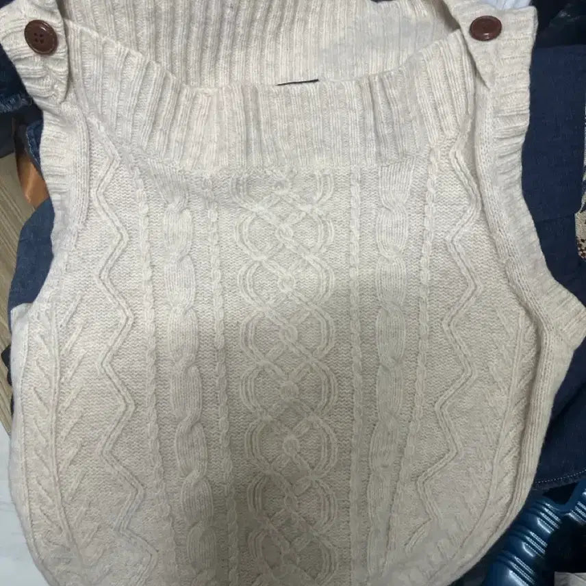 [BUNJANG] Kocomori Sleeveless Knit Top / 코코모리 민소매 니트