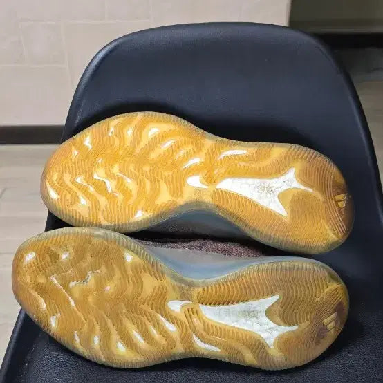 [BUNJANG] Adidas Yeezy 380 Brown/Yellow Sneakers / 아디다스 이지 380 브라운/옐로우(260)