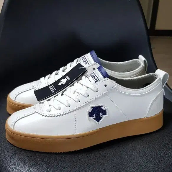 [SOLD OUT] 데상트 흰색 스니커즈 새상품 230