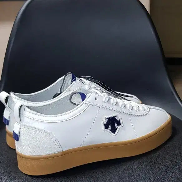 [SOLD OUT] 데상트 흰색 스니커즈 새상품 230