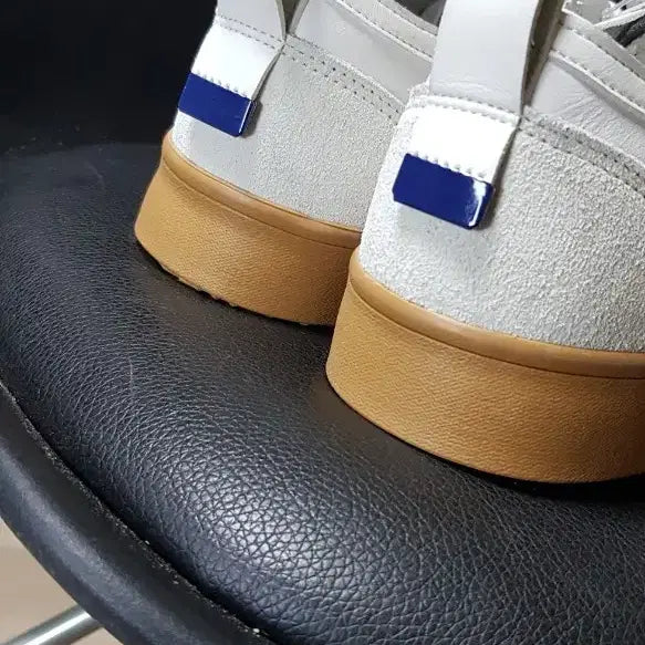 [SOLD OUT] 데상트 흰색 스니커즈 새상품 230