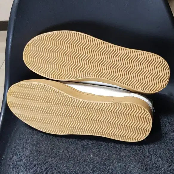 [SOLD OUT] 데상트 흰색 스니커즈 새상품 230