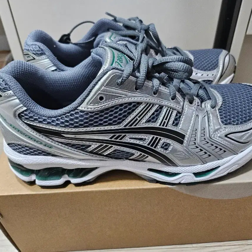 [BUNJANG] Asics Gel Kayano 14 Jasper Green Sneakers / 아식스 젤카야노14 재스퍼그린 260