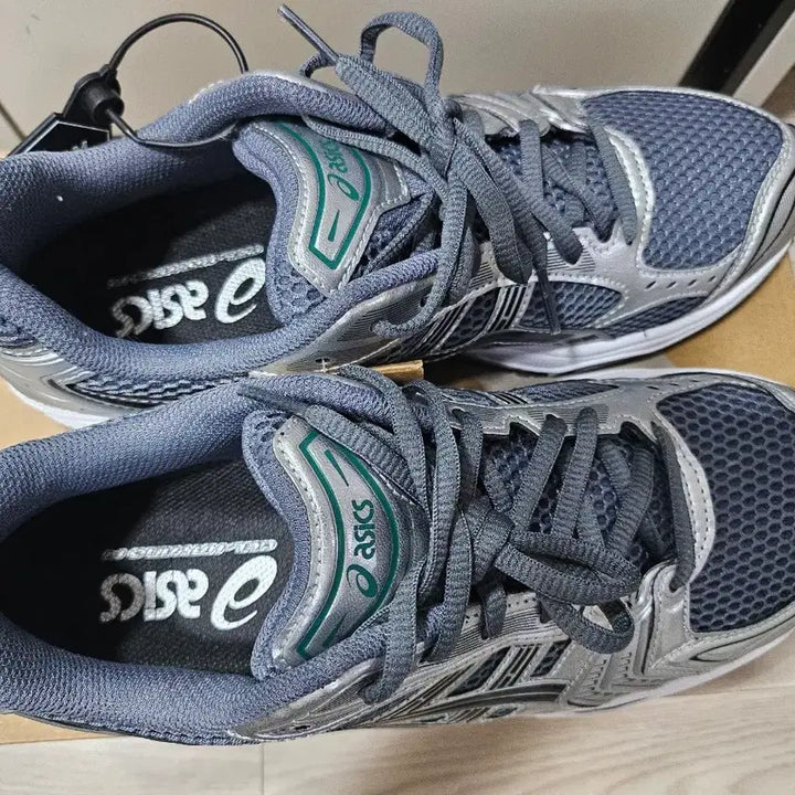 [BUNJANG] Asics Gel Kayano 14 Jasper Green Sneakers / 아식스 젤카야노14 재스퍼그린 260