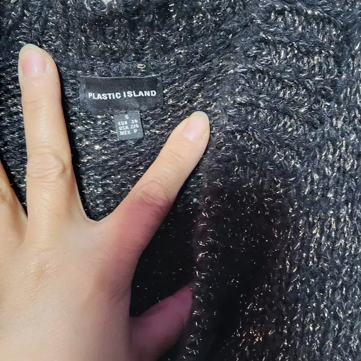 [BUNJANG] Plastic Island Black Gold Thread Sweater Cardigan / 플라스틱 아일랜드Plastic Island 블랙 금사 스웨터 가디건