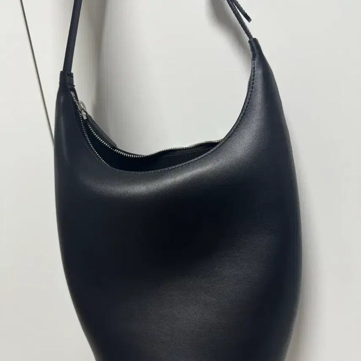 [BUNJANG] LoSeoul Medium Around Hobo Bag - Black / 로서울 미디엄 어라운드 호보백 블랙
