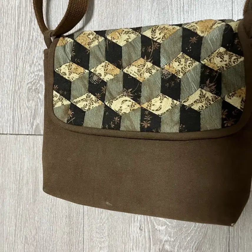 [BUNJANG] Vintage Pattern Crossbody Bag / 빈티지 패턴 크로스백