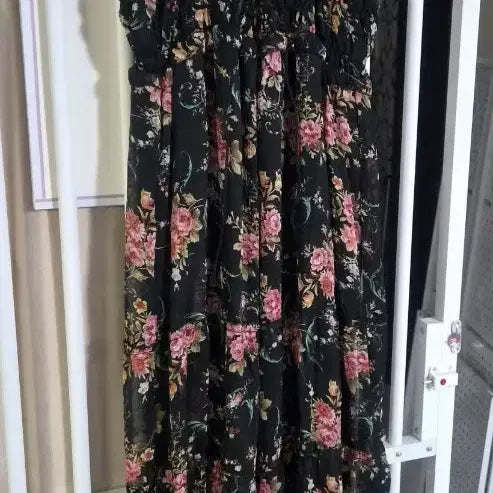 [SOLD OUT] 일본브랜드 블랙 꽃무늬 맥시원피스
